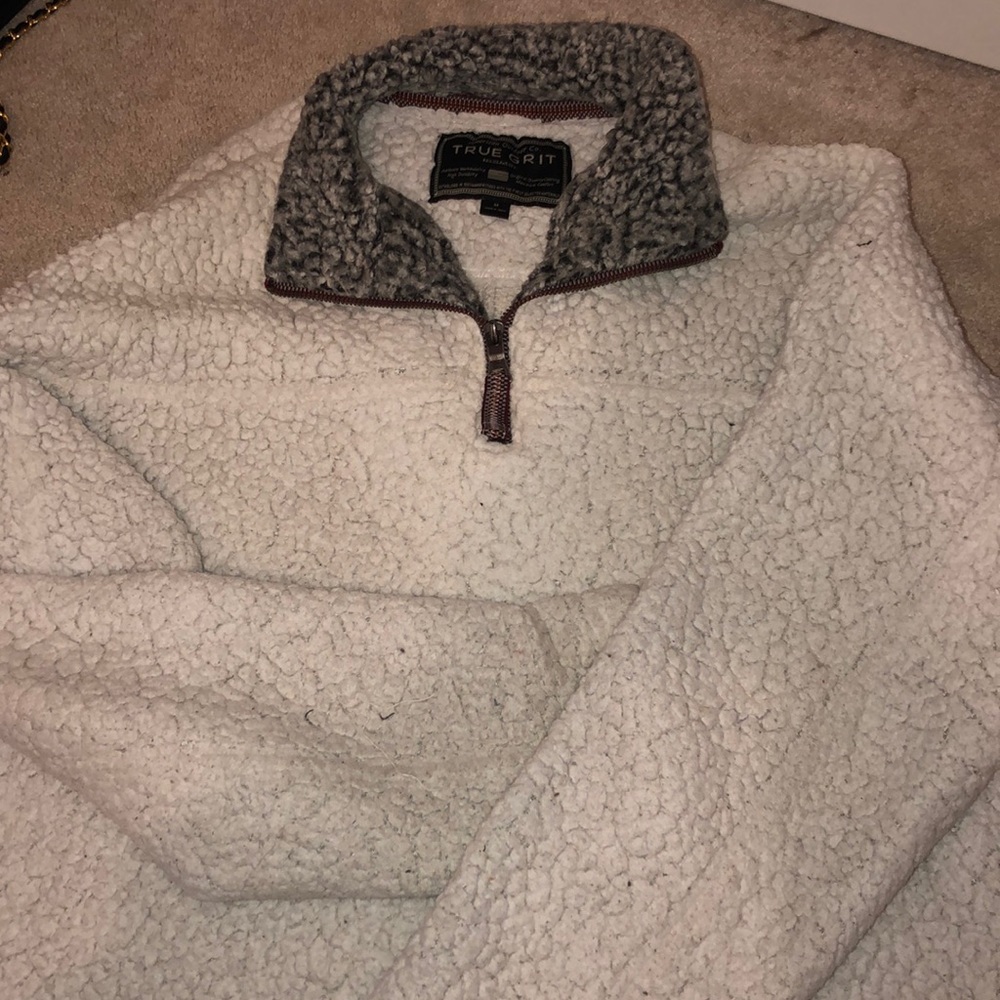 TRUE GRIT PULLOVER IN WHITE SIZE MEDIUM